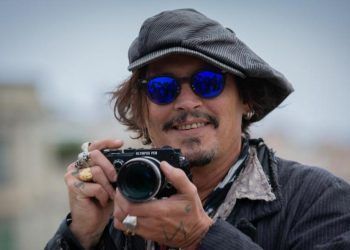Cineastas españolas denuncian premio a Johnny Depp