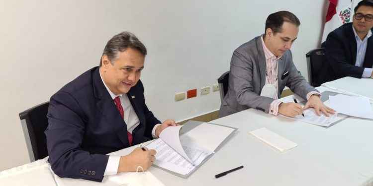 La ACIS y la Escuela Europea de Gerencia RD, firmaron hoy un convenio de colaboración