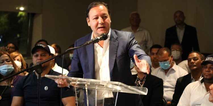 Abel Martínez reafirma su compromiso con los dominicanos en el exterior