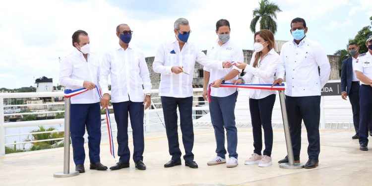 Presidente Abinader inaugura parqueo Las Atarazanas con capacidad para 200 vehículos