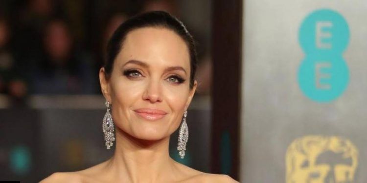 El primer post de Angelina Jolie en Instagram, la carta de una niña afgana
