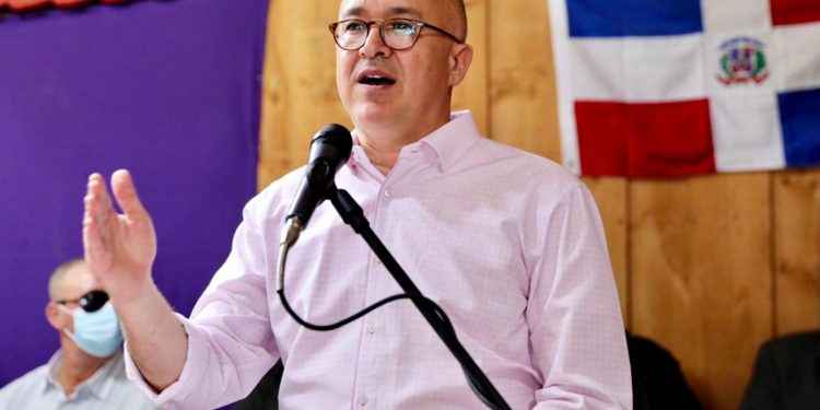 Domínguez Brito: “Crear empleos para los jóvenes es posible, y ahora es más necesario que nunca”