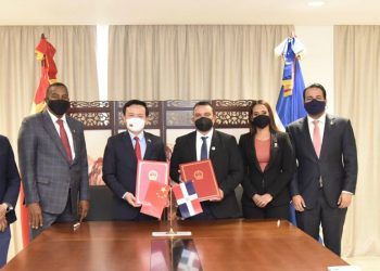 Embajada de China entrega “donación solidaria” al Hospital Ney Arias Lora
