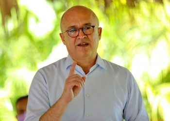 Denuncia de Domínguez Brito sobre deuda obliga a ministro de hacienda a responder