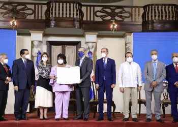 Gobierno cumple con entrega de recertificación médica