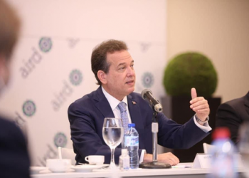 Ito Bisonó favorece la compra de Refidomsa y dice que la reinversión en las industrias estatales brinda estabilidad social y política al país