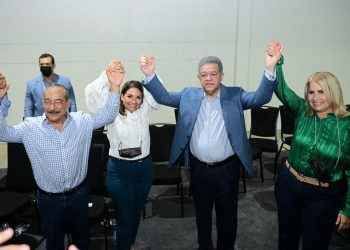 Leonel juramenta en la Fuerza del Pueblo  diputada número 17 Ivannia Rivera