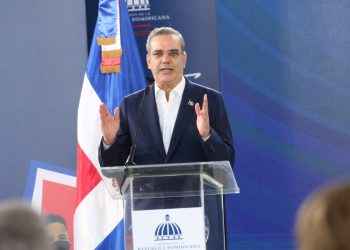 Abinader: gobierno y sociedad enfrentaron unidos retos para salvar año escolar exitoso
