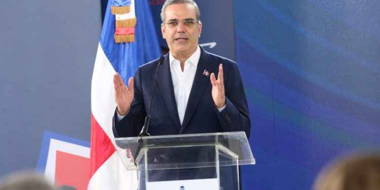 Abinader: gobierno y sociedad enfrentaron unidos retos para salvar año escolar exitoso