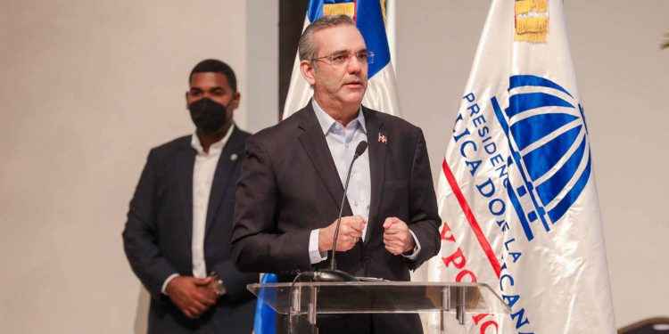 Presidente Abinader anuncia extensión de «Mi País Seguro» a tres barrios de la capital y SFM