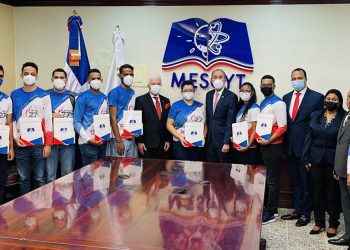 MESCYT facilita becas con cobertura total a once jóvenes ganadores de primer lugar en concurso de la NASA