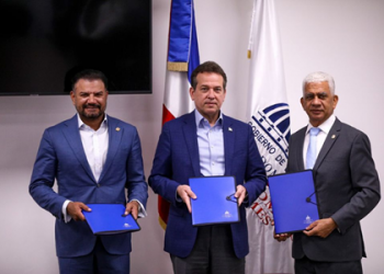 MICM, Fiduciaria Reservas y Fenatrado firman acuerdo para fomentar uso de gas natural en vehículos