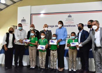 MINERD entrega 68,101 dispositivos tecnológicos en la Regional 12, de Higüey