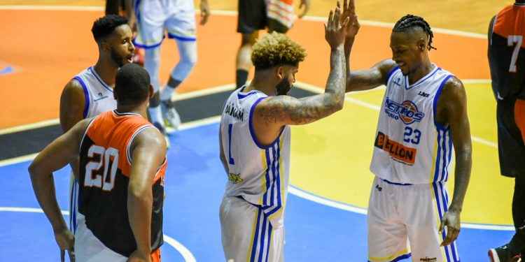 Metros ganan cuarto en línea en LNB; Frenan Huracanes
