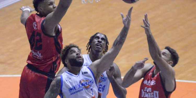 Metros ganan séptimo consecutivo; Logran vengarse de Leones