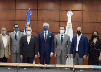 Ministro de Trabajo juramenta miembros de la Comisión Nacional de Empleo