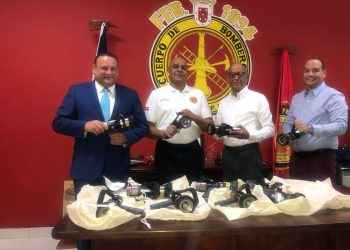 Patronato entregan pistones para elevar la presión de agua de mangueras  para sofocar incendios