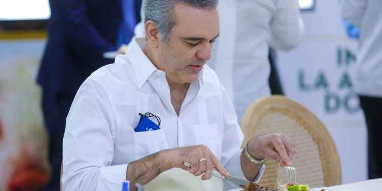 Presidente Abinader a productores de cerdo: «tienen un gobierno día a día apoyándolos con esta situación”
