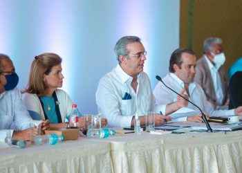 Presidente Abinader anuncia extensión de la UASD en Baní entre otras obras prioritarias