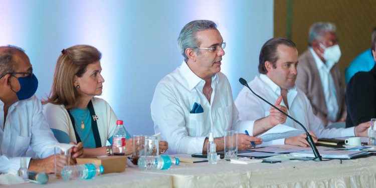 Presidente Abinader anuncia extensión de la UASD en Baní entre otras obras prioritarias