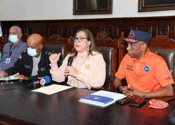 Gobernación y la Defensa Civil preparan organismos de emergencia de Santiago ante aviso de posible tormenta