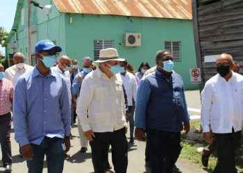 Tony Peña Guaba visita instalaciones del INTABACO