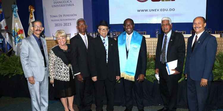 La Universidad Nacional Evangélica juramenta sus autoridades