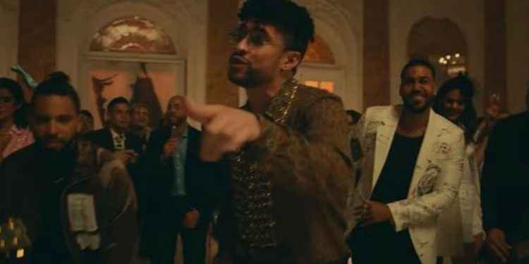 Comunicador pide a Romeo Santos revisar letras del tema con Bad Bunny