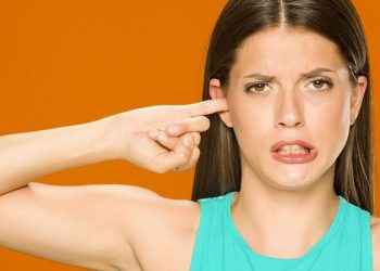 ¿Para qué sirve el cerumen y cuál es la mejor manera de limpiar nuestros oídos?