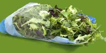 Ensaladas de bolsa y verduras de microondas: ¿son saludables?