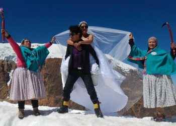 Pareja cochabambina se dio el «sí» en las alturas del majestuoso Illimani