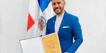 Manny Cruz es declarado hijo predilecto de Santo Domingo