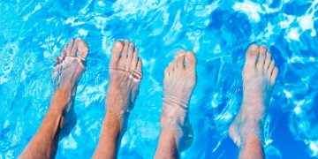 Infecciones en la piscina: así debes proteger tus pies