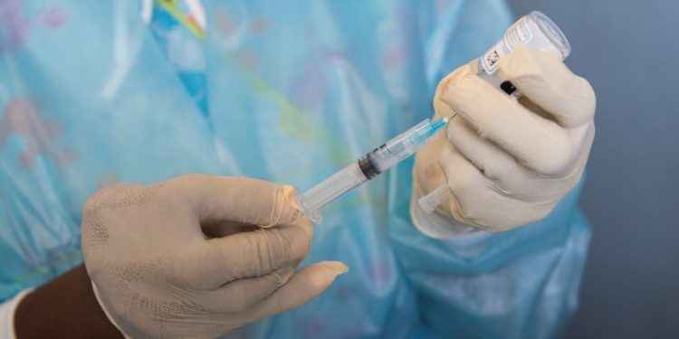 Moderna cree que será necesaria una tercera dosis de su vacuna contra el coronavirus