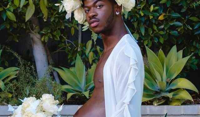 Lil Nas X anuncia su nuevo álbum con una controversial fotografía