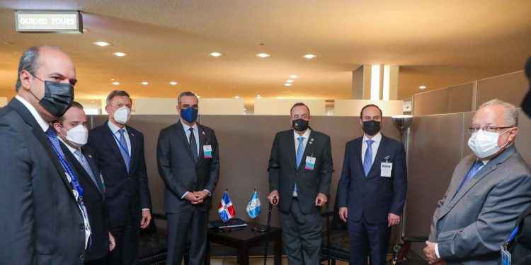 Presidente Abinader se reúne con presidentes de Guatemala y Ecuador