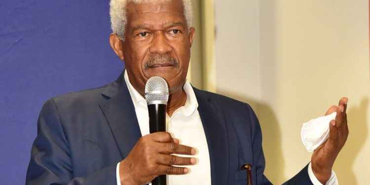 Archibald revela en NY que siguen apareciendo botellas en DICOM