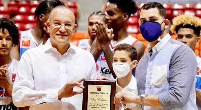 Equipo CDP Santiago reconoce a Ulises Rodríguez