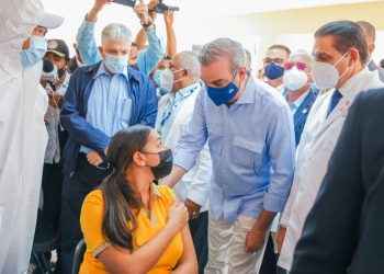 Gobierno inicia jornada de vacunación contra el COVID en recintos escolares
