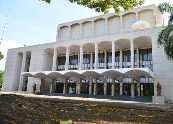 Aprueban ley designa con el nombre de Johnny Pacheco el Gran Teatro del Cibao