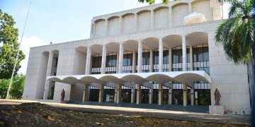 Aprueban ley designa con el nombre de Johnny Pacheco el Gran Teatro del Cibao