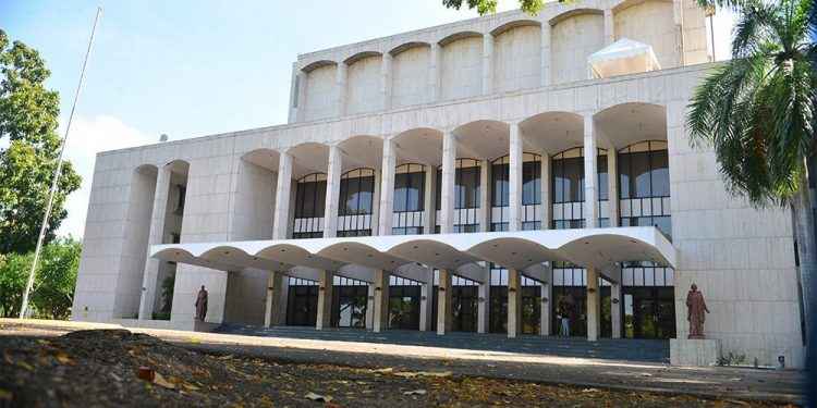 Aprueban ley designa con el nombre de Johnny Pacheco el Gran Teatro del Cibao