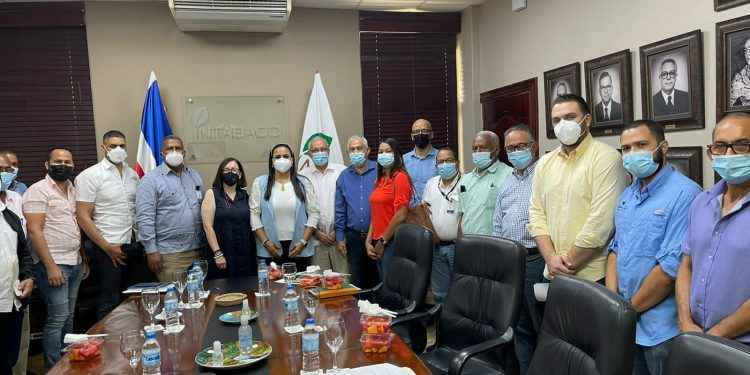 INTABACO se reúne con instituciones para implementar exportación tabaco a China