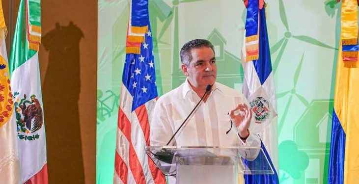Neney Cabrera plantea alianza público-privada para solución integral a disposición de desechos sólidos