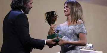Penélope Cruz, mejor actriz en el Festival de Venecia por su papel en ‘Madres paralelas’