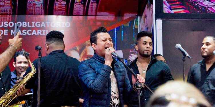Casino Platino celebra quinto aniversario con Wilman Peña