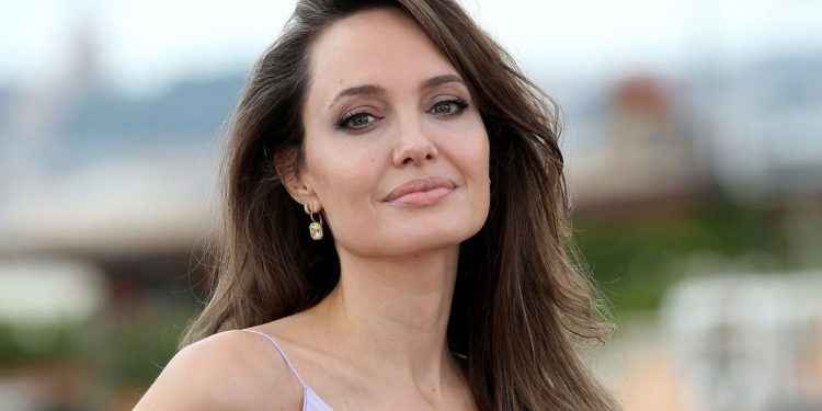 Angelina Jolie pide actuar contra la violencia de género en Congreso de EEUU