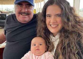 «No podemos hacer nada», relata entre lágrimas la nieta de Vicente Fernández