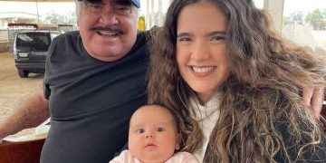 «No podemos hacer nada», relata entre lágrimas la nieta de Vicente Fernández