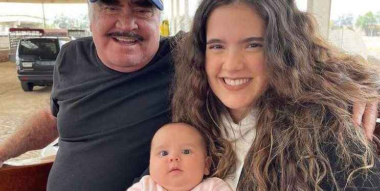 «No podemos hacer nada», relata entre lágrimas la nieta de Vicente Fernández